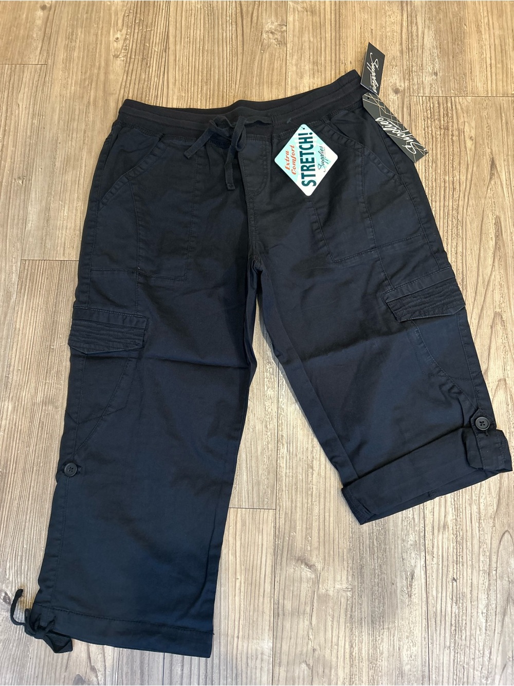 NWT Supplies by Unionbay black cargo capri pants elastic waist, cargo pockets.
